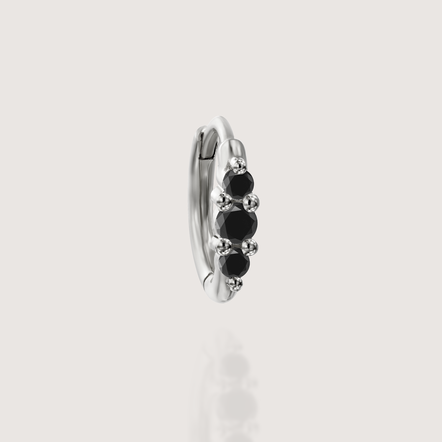 עגיל חישוק מיני אודרי עם יהלומים שחורים