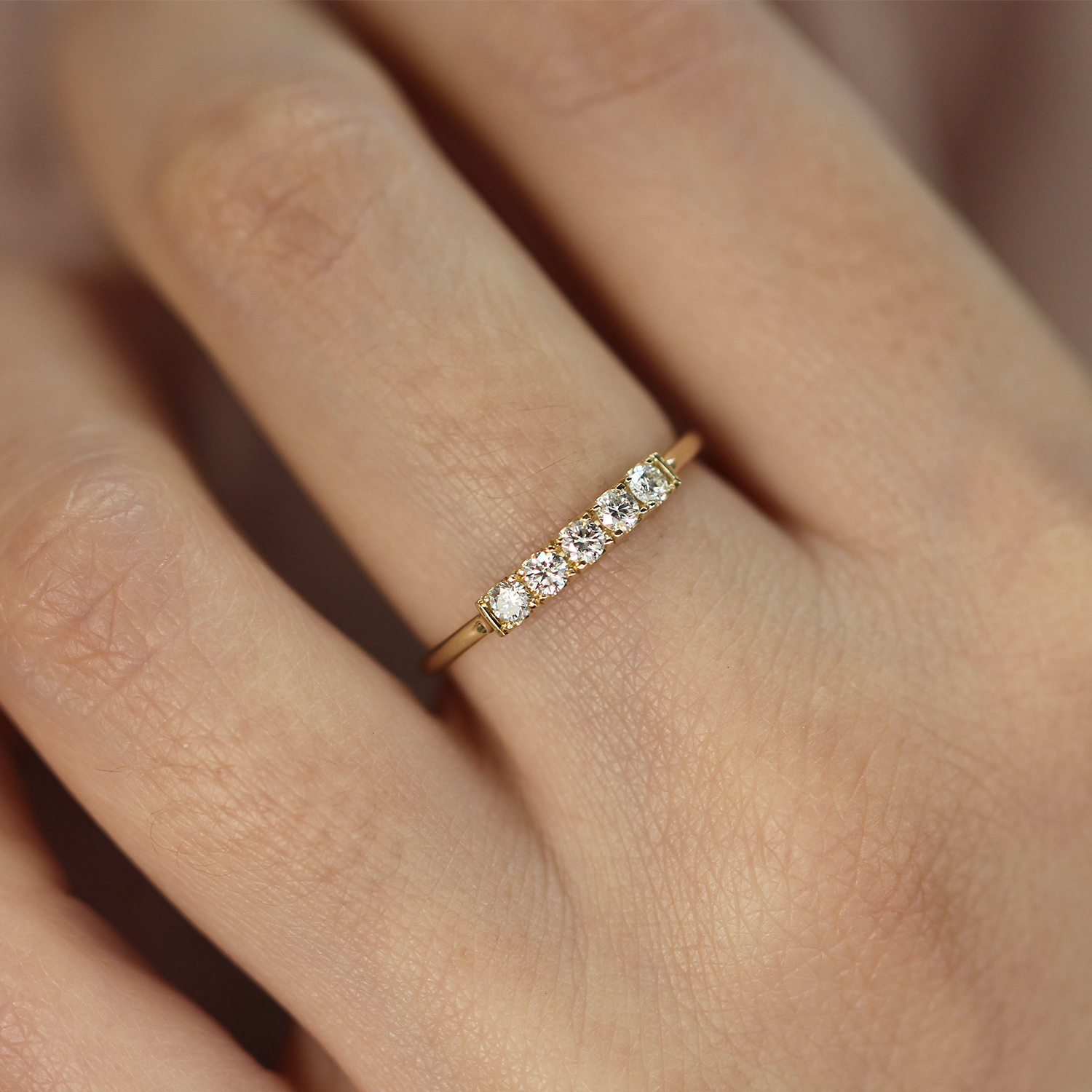 טבעת קנדי עם יהלומים לבנים